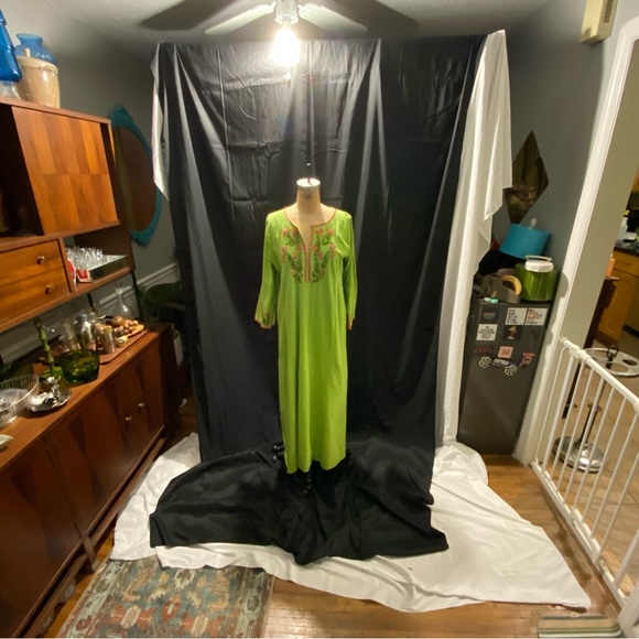 Vintage green Josefa hand embroidered dress made in Mexico - Picture 3 of 15